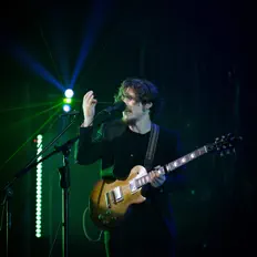 Écoutez Kinni Moon, regardez des vidéoclips, lisez la biographie, consultez les dates de tournée et plus encore !