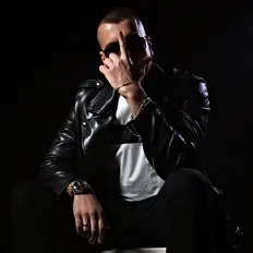 收听 Link、观看音乐视频、阅读小传、查看巡演日期等 ！