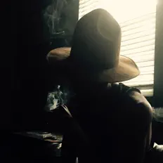 Poslechněte si interpreta Armstrong, sledujte hudební videa, přečtěte si životopis, podívejte se na data turné a další informace.