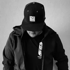 Dengarkan Chrizz0r, tonton video musik, baca bio, lihat tanggal tur & lainnya!