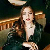 Dengarkan undefined, tonton video musik, baca bio, lihat tanggal tur & lainnya!