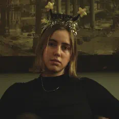 聆聽 Leah Dunn、觀看音樂影片、閱讀小傳、查看巡演日期等！