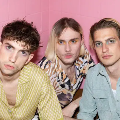 Listen to YUUN, watch music videos, read bio, see tour dates & more!