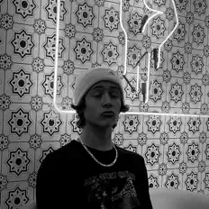 Escucha a JMP, mira videos musicales, lee su biografía, consulta las fechas de las gira y más.