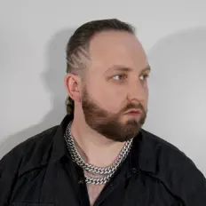 Poslechněte si interpreta Soul Poet, sledujte hudební videa, přečtěte si životopis, podívejte se na data turné a další informace.