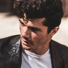 Posłuchaj wykonawcy Tom Norman, obejrzyj teledyski, przeczytaj biografię, zobacz daty tras koncertowych i nie tylko!