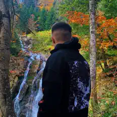 LoginDelt4を聴いたり、ミュージックビデオを鑑賞したり、経歴やツアー日程などを確認したりしましょう！