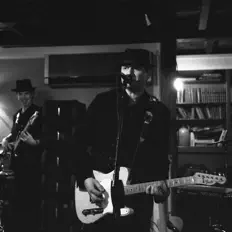 Tony Sarnoを聴いたり、ミュージックビデオを鑑賞したり、経歴やツアー日程などを確認したりしましょう！