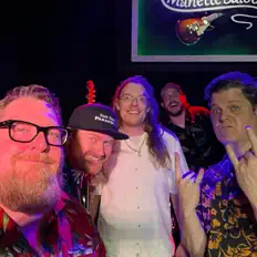 Steadyrock Cosmonautを聴いたり、ミュージックビデオを鑑賞したり、経歴やツアー日程などを確認したりしましょう！