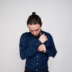 HOWSTICH सुनें, म्यूज़िक वीडियो देखें, बायो पढ़ें, दौरे की तारीखें और बहुत कुछ देखें!