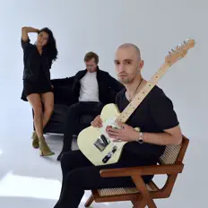 Hör dir AVE HECTOR! an, schau dir Musikvideos an, lies die Biografie, finde Tourdaten und mehr!