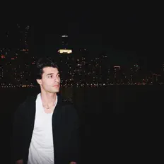 收听 Angelo Andrea、观看音乐视频、阅读小传、查看巡演日期等 ！