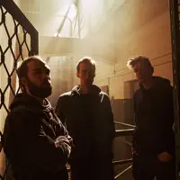 Luister naar undefined, bekijk muziekvideo's, lees de bio, bekijk de tourdata, en meer!