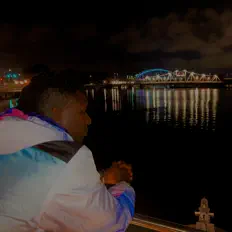 收听 Bad、观看音乐视频、阅读小传、查看巡演日期等 ！