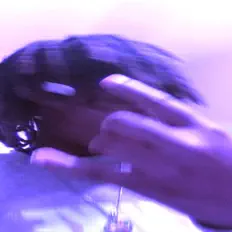 聆聽 Kbenzeno、觀看音樂影片、閱讀小傳、查看巡演日期等！