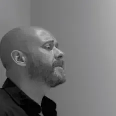 Hör dir Marc Redman an, schau dir Musikvideos an, lies die Biografie, finde Tourdaten und mehr!