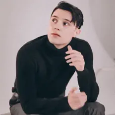 聆聽 DESMIND、觀看音樂影片、閱讀小傳、查看巡演日期等！