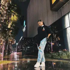 聆聽 Choelis.23、觀看音樂影片、閱讀小傳、查看巡演日期等！
