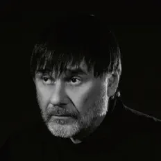 Edin Karamazovを聴いたり、ミュージックビデオを鑑賞したり、経歴やツアー日程などを確認したりしましょう！