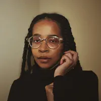 Écoutez undefined, regardez des vidéoclips, lisez la biographie, consultez les dates de tournée et plus encore !