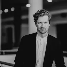 聆聽 Andri Björn Róbertsson、觀看音樂影片、閱讀小傳、查看巡演日期等！