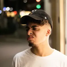 Dengarkan Tev, tonton video musik, baca bio, lihat tanggal tur & lainnya!