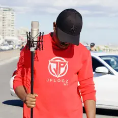 Poslechněte si interpreta Julee, sledujte hudební videa, přečtěte si životopis, podívejte se na data turné a další informace.