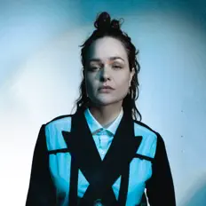 Listen to Winnie Raeder, watch music videos, read bio, see tour dates & more!