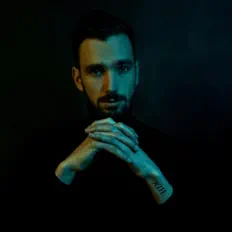 Poslechněte si interpreta Fab Campbell, sledujte hudební videa, přečtěte si životopis, podívejte se na data turné a další informace.