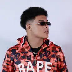 聆聽 Elty、觀看音樂影片、閱讀小傳、查看巡演日期等！
