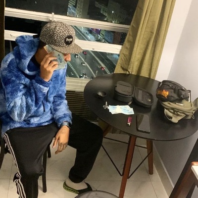 Ela Me Viu Com Outra (feat. Younghades) - Single