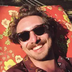 Poslechněte si interpreta Grains, sledujte hudební videa, přečtěte si životopis, podívejte se na data turné a další informace.