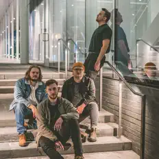 Poslechněte si interpreta Night Diver, sledujte hudební videa, přečtěte si životopis, podívejte se na data turné a další informace.
