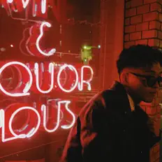 Dengarkan siki, tonton video musik, baca bio, lihat tanggal tur & lainnya!