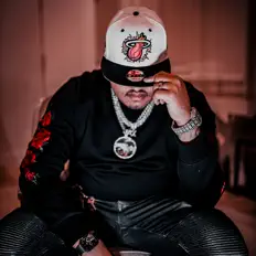 JXYVEE सुनें, म्यूज़िक वीडियो देखें, बायो पढ़ें, दौरे की तारीखें और बहुत कुछ देखें!