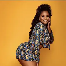 Listen to Valérie Laréna, watch music videos, read bio, see tour dates & more!