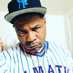 聆聽 Billy Vee、觀看音樂影片、閱讀小傳、查看巡演日期等！