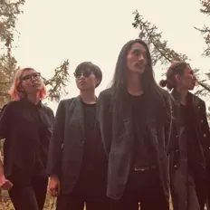 Dengarkan Teresa In the Moon, tonton video musik, baca bio, lihat tanggal tur & lainnya!