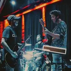 聆聽 Sound of Kalima、觀看音樂影片、閱讀小傳、查看巡演日期等！