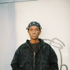 Posłuchaj wykonawcy ombachi, obejrzyj teledyski, przeczytaj biografię, zobacz daty tras koncertowych i nie tylko!