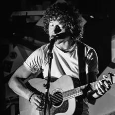 Poslechněte si interpreta Craig Ralston, sledujte hudební videa, přečtěte si životopis, podívejte se na data turné a další informace.