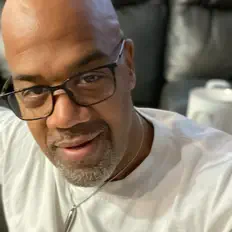 聆聽 Tracy Carter、觀看音樂影片、閱讀小傳、查看巡演日期等！