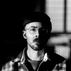 Luister naar Charlie Sheesh, bekijk muziekvideo's, lees de bio, bekijk de tourdata, en meer!