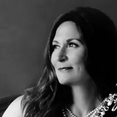 Tasha Warrenを聴いたり、ミュージックビデオを鑑賞したり、経歴やツアー日程などを確認したりしましょう!