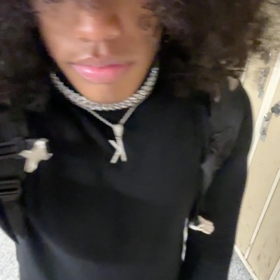 She knows (feat. YRN J Da PacMan) - Single