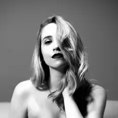 Count and Kingを聴いたり、ミュージックビデオを鑑賞したり、経歴やツアー日程などを確認したりしましょう！