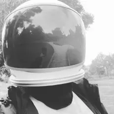 Hör dir Solo's Universe an, schau dir Musikvideos an, lies die Biografie, finde Tourdaten und mehr!