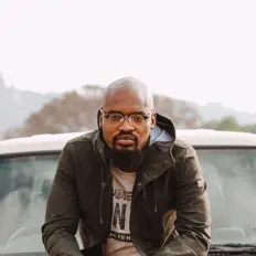 Poslechněte si interpreta Mack Rapapali, sledujte hudební videa, přečtěte si životopis, podívejte se na data turné a další informace.