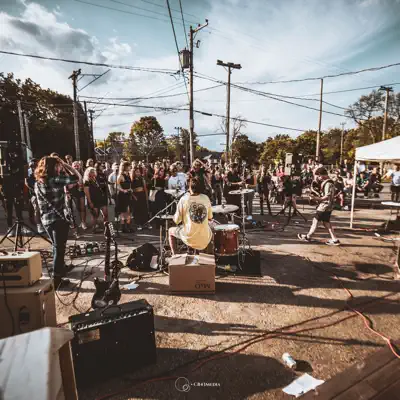Listen to Sea-Red, watch music videos, read bio, see tour dates & more!