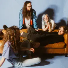 Still Talkを聴いたり、ミュージックビデオを鑑賞したり、経歴やツアー日程などを確認したりしましょう！